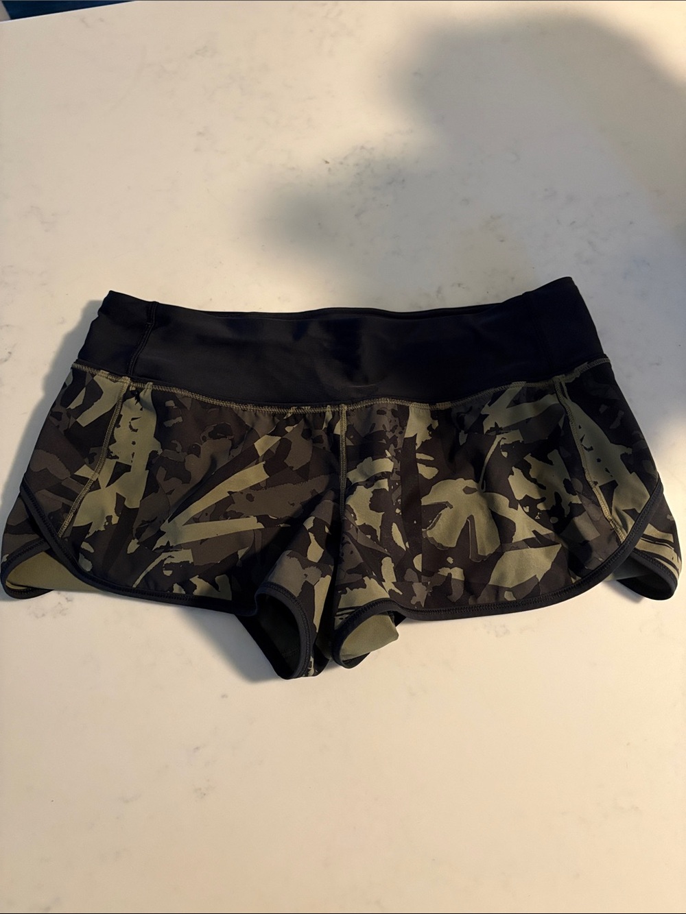 Lululemon Speed Short low rise shorts 2.5 camo print